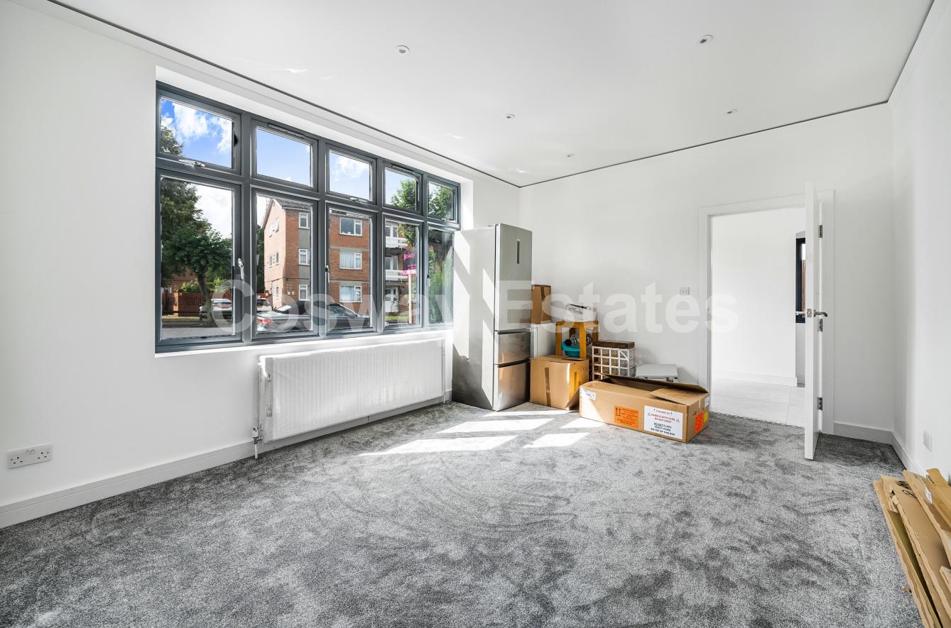 Sylvan Avenue, Mill Hill